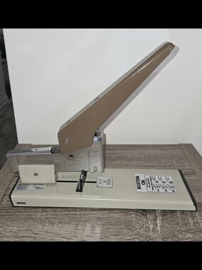 Boston 136 Heavy Duty Desk Stapler Up To 240 Sheets Stock No. 73136 SEE DESCRIPT